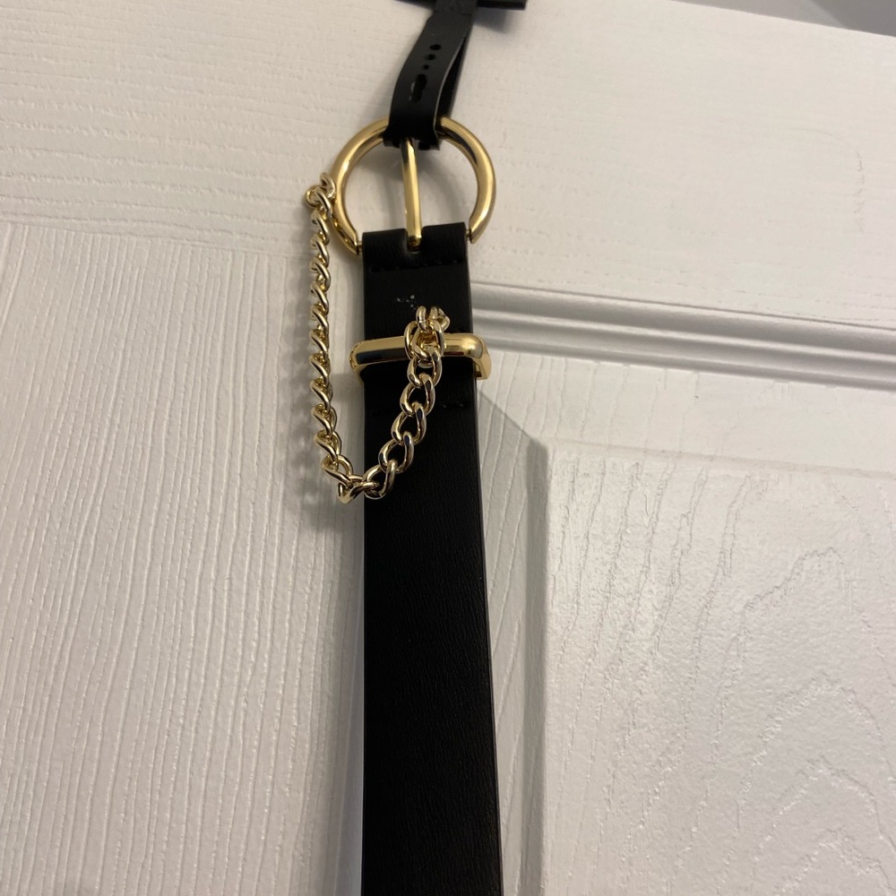 Elegant Black and Gold Chain Belt